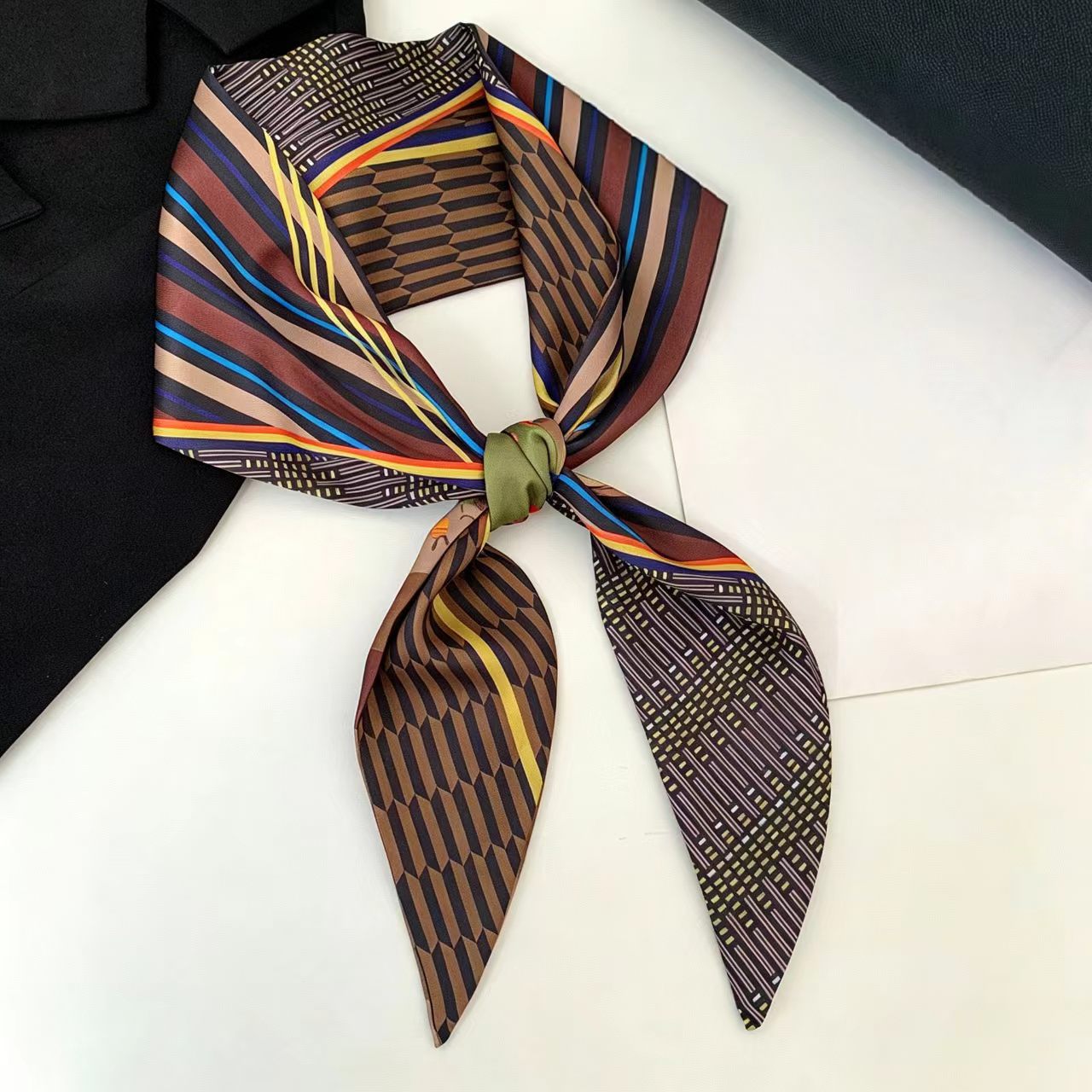 Face Scarf Mask - Luxuriöses bedrucktes langes Haarband, Seidenschal mit