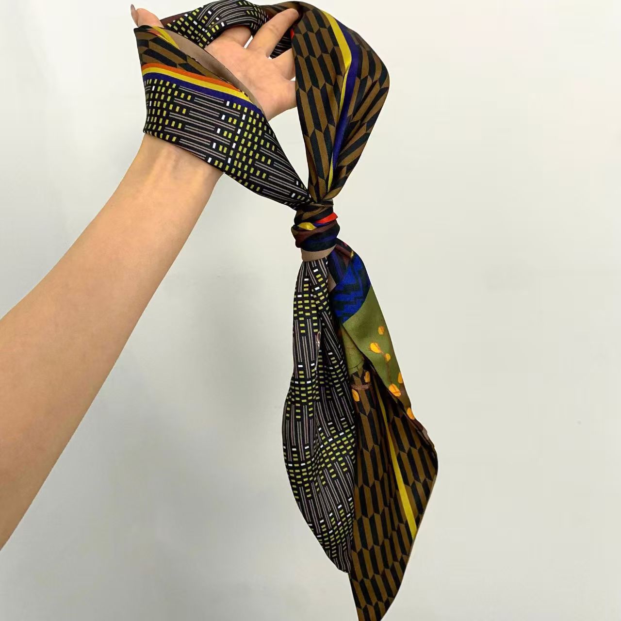 Luxuriöses bedrucktes langes H – Face Scarf Mask Bewertung und Preis